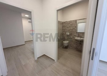 Bagno - Office Via Don Minzoni
 
15/B, Sassari - photo 12