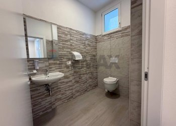 Bagno - Office Via Don Minzoni
 
15/B, Sassari - photo 14