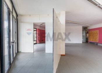 Stanza vuota - Locale Commerciale Via Degli Astronauti
snc, Sassari - foto 12