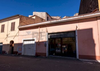 Edificio all\'aperto - Casa semi indipendente Via Roma
 
6, Osilo - foto 1