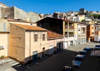 Edificio all\'aperto - Casa semi indipendente Via Roma
 
6, Osilo - foto 2