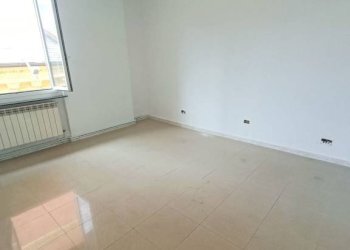 Camera da letto - Trilocale via Alfredo d'Andrade, 31, Genova (zona Sestri Ponente) - foto 5