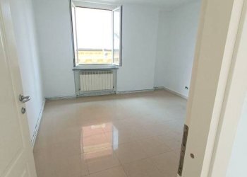 Camera da letto - Trilocale via Alfredo d'Andrade, 31, Genova (zona Sestri Ponente) - foto 14