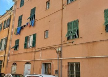 Facciata - Trilocale all'asta via Ursone da Sestri, 16, Genova (zona Sestri Ponente) - foto 1