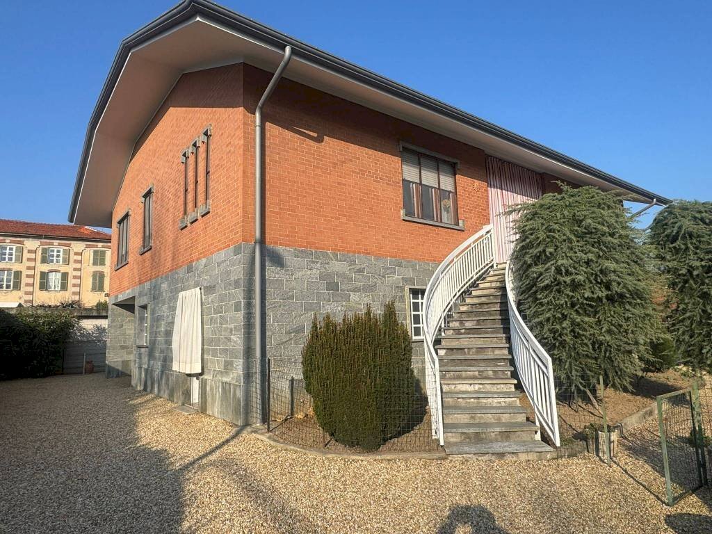 Facciata - Villa via San Rocco, 1, Cambiano - foto 2