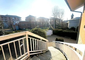 Cortile interno - Villa via San Rocco, 1, Cambiano - foto 3