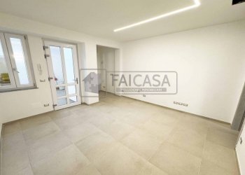 Soggiorno - Appartamento via Abate Pietro Chanoux, 12/17, Torino (zona Pozzo Strada) - foto 1