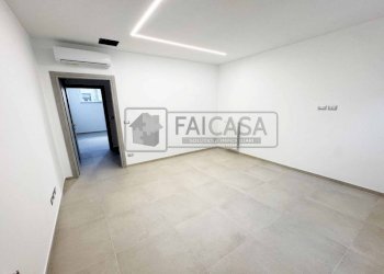 Soggiorno - Appartamento via Abate Pietro Chanoux, 12/17, Torino (zona Pozzo Strada) - foto 3