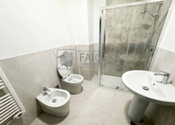 Bagno - Bilocale via Abate Pietro Chanoux, 12/17, Torino (zona Pozzo Strada) - foto 14