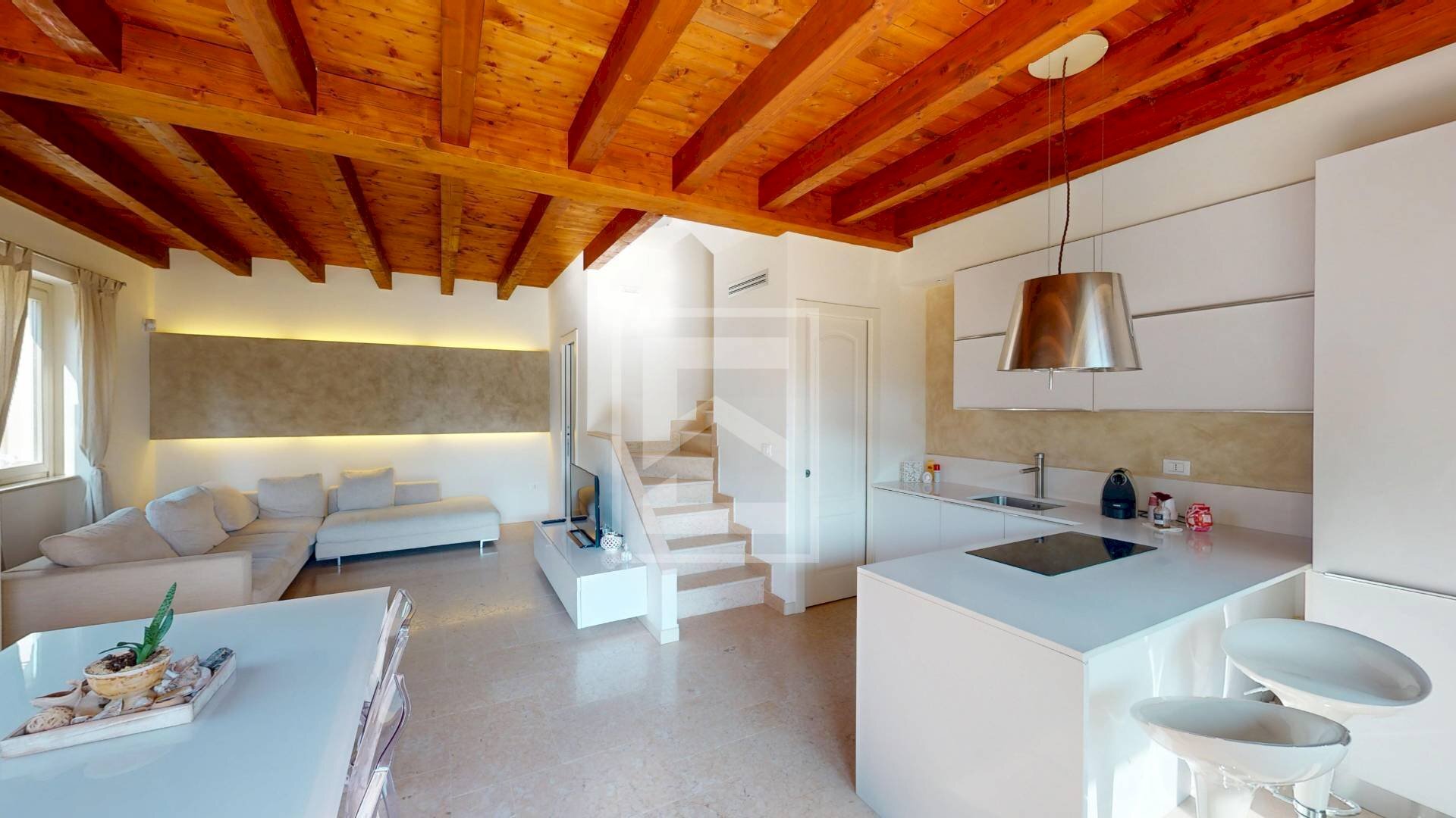 Zona giorno arredata - Villa via degli Atleti Azzurri
 
19, Manerba del Garda - foto 2