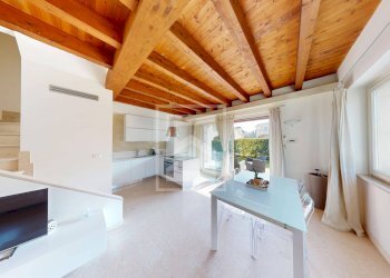 Zona giorno arredata - Villa via degli Atleti Azzurri
 
19, Manerba del Garda - foto 7