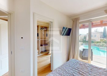 Camera padronale arredata - Villa via degli Atleti Azzurri
 
19, Manerba del Garda - foto 10