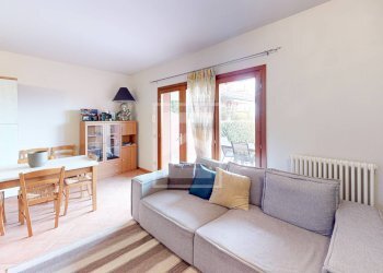 Soggiorno - Three-room apartment Via pieve vecchia
 
43, Manerba del Garda - photo 12