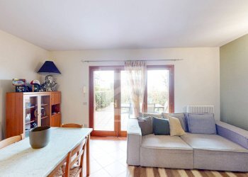 Soggiorno - Three-room apartment Via pieve vecchia
 
43, Manerba del Garda - photo 13