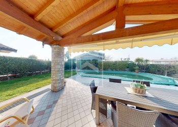 Giardino e piscina - Villa via del Torchio
 
43, Manerba del Garda - foto 5