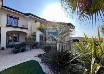 Foto 1 - Villa a Schiera Via Cuccagna
 
13, Lonato del Garda - foto 1