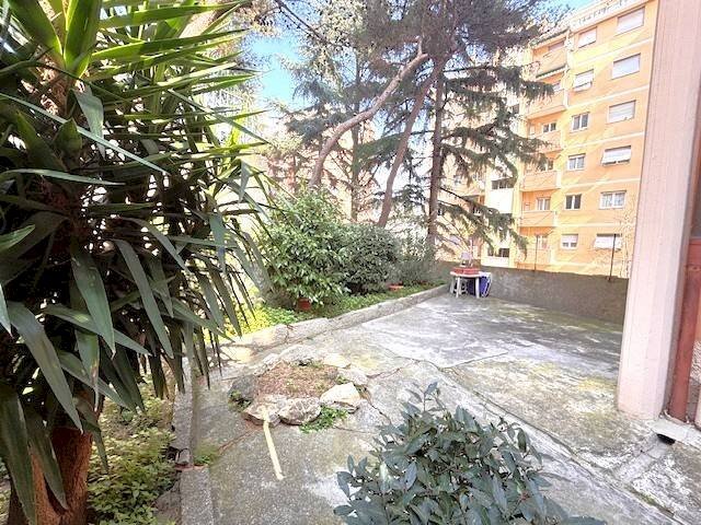 Giardino - Trilocale via delle Ginestre, 17, Genova (zona Marassi) - foto 1
