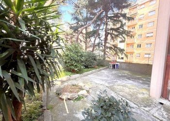 Giardino - Trilocale via delle Ginestre, 17, Genova (zona Marassi) - foto 1