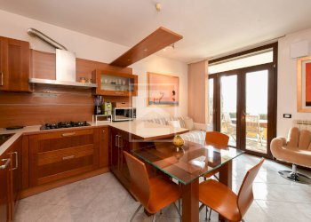 Foto 2 - Quadrilocale via caravaggio
 
3, Sirmione - foto 2