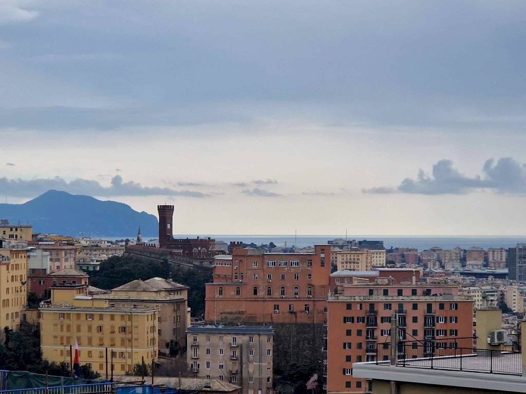 Vista - Bilocale Genova (zona Lagaccio) - foto 1