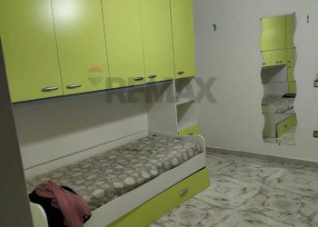 Camera / camera da letto - Three-room apartment Napoli - photo 8