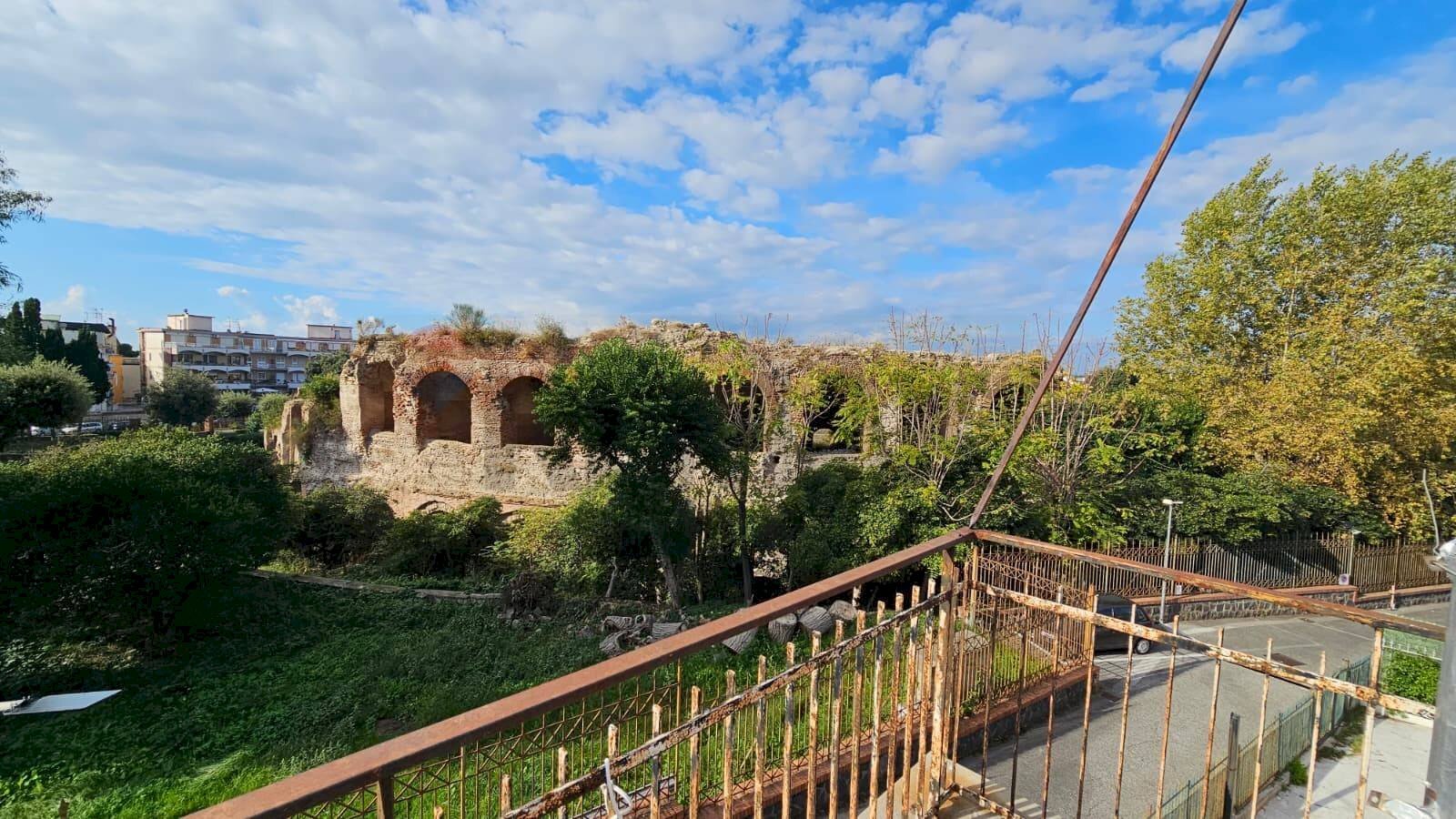 Balcone - Locale Commerciale Pozzuoli - foto 1