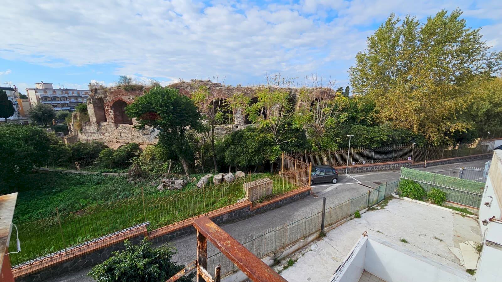 Edificio all\'aperto - Locale Commerciale Pozzuoli - foto 2