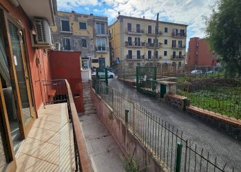 Balcone - Locale Commerciale Pozzuoli - foto 9