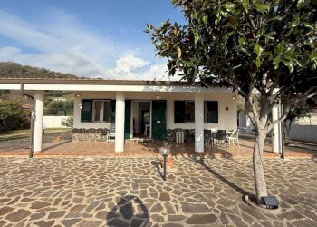 Facciata - Villa contrada Le Querce, Ricadi - foto 2