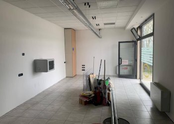 Foto 2 - Office Via Martiri Del Lavoro
 
5 7, Ferrara - photo 2