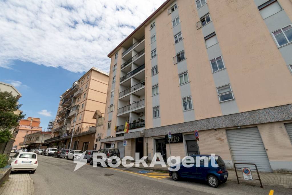 Facciata - Trilocale via Ettore Vitale, 18, Catanzaro - foto 1