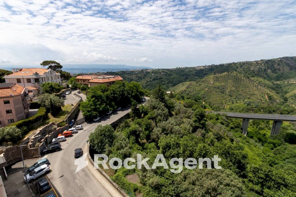 Vista - Trilocale via Ettore Vitale, 18, Catanzaro - foto 2