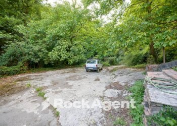 Posto macchina - Appartamento via di Burlo, Genova (zona Sestri Ponente) - foto 4