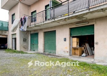 Facciata - Magazzino via Isorelle, Savignone - foto 1