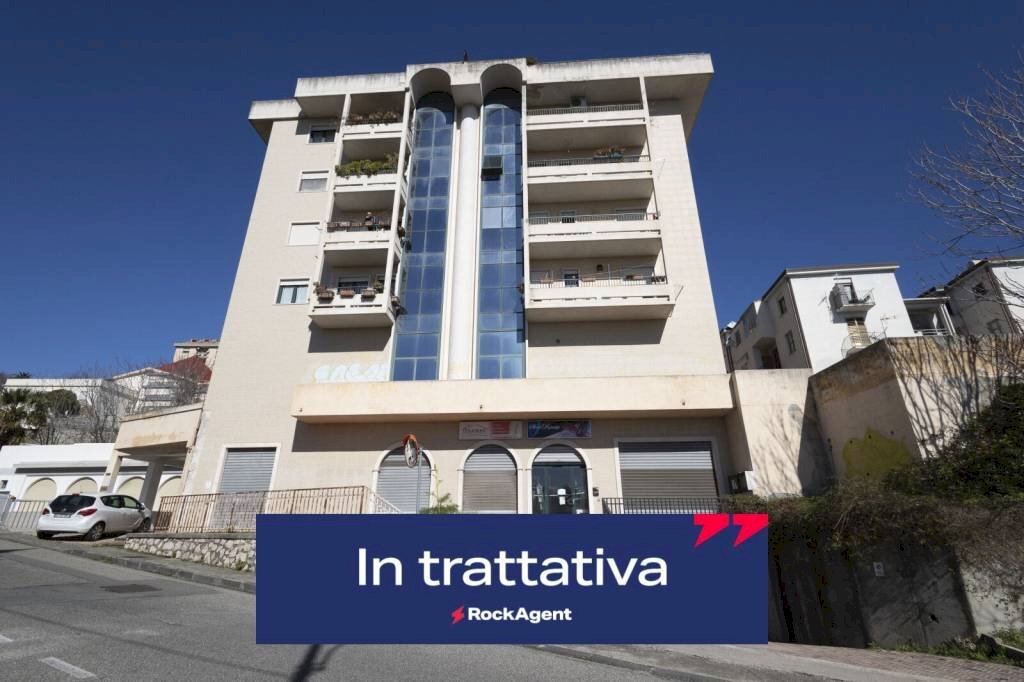 Facciata - Box viale dei Bizantini, 75, Catanzaro - foto 1