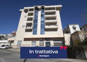 Facciata - Box viale dei Bizantini, 75, Catanzaro - foto 1