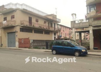 Facciata - Box viale Libertà, 188, Giarre - foto 2