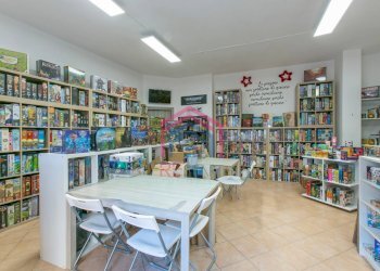 Foto 2 - Negozio PIAZZA SAN BENEDETTO DA NORCIA
 
SNC, Pomezia - foto 2