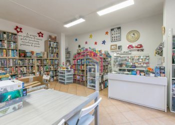 Foto 3 - Negozio PIAZZA SAN BENEDETTO DA NORCIA
 
SNC, Pomezia - foto 3