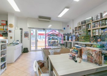 Foto 6 - Negozio PIAZZA SAN BENEDETTO DA NORCIA
 
SNC, Pomezia - foto 6