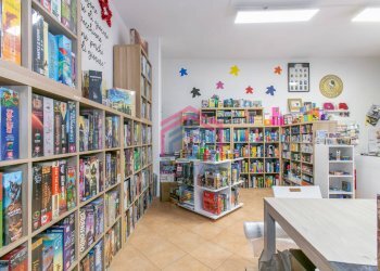 Foto 10 - Negozio PIAZZA SAN BENEDETTO DA NORCIA
 
SNC, Pomezia - foto 10