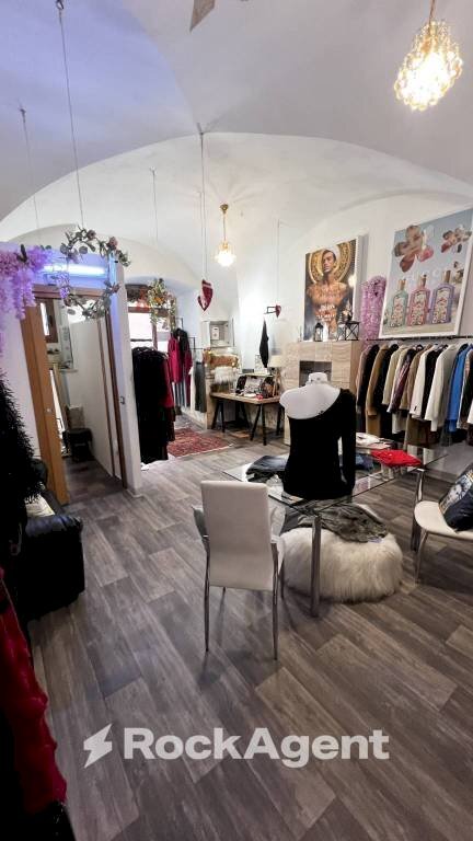 Interno non residenziale - Negozio via Sant'Angelo, 7, Foggia - foto 2