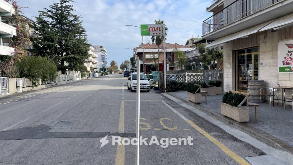 Zona - Alimentari - Gastronomia via Trieste, 37, Alba Adriatica - foto 3