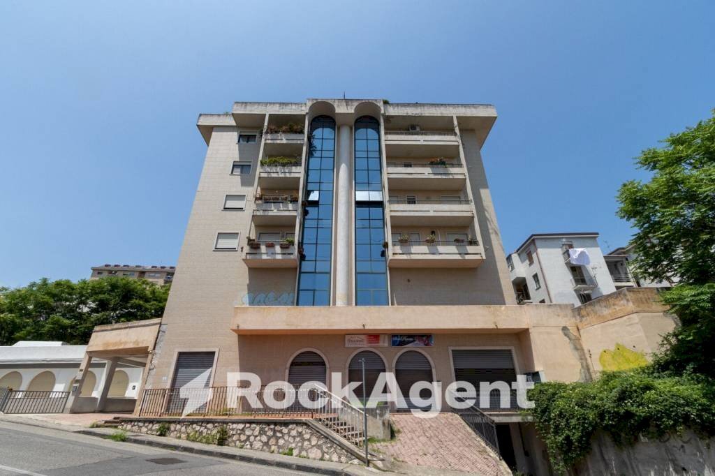 Facciata - Quadrilocale viale dei Bizantini, 75/2, Catanzaro - foto 1