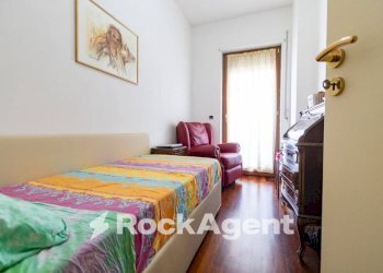 Camera da letto - Quadrilocale viale dei Bizantini, 75/2, Catanzaro - foto 15