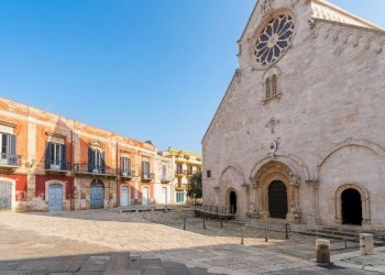 Foto 1 - Stabile - Palazzo Largo Cattedrale
 
15, Ruvo di Puglia - foto 1