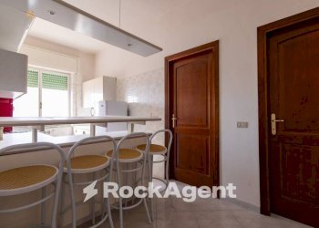 Cucina - Appartamento via Lorenzo Cardone, 9, Catanzaro - foto 12