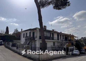 Facciata - Magazzino via Vittorio Alpe, Roma - foto 16