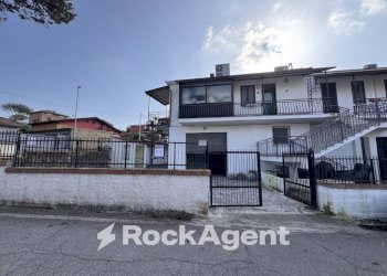 Facciata - Magazzino via Vittorio Alpe, Roma - foto 17