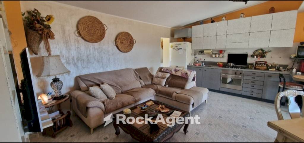 Cucina - Stabile - Palazzo via degli Oleandri, 2, Crotone - foto 3